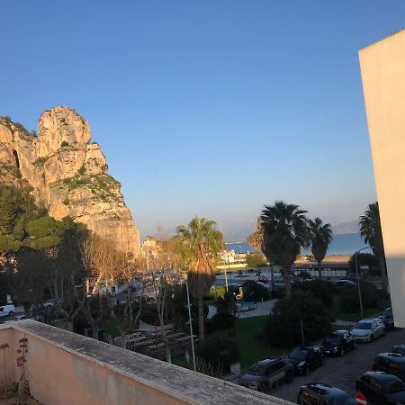 B E B Riviera Di Levante Terracina Bagian luar foto