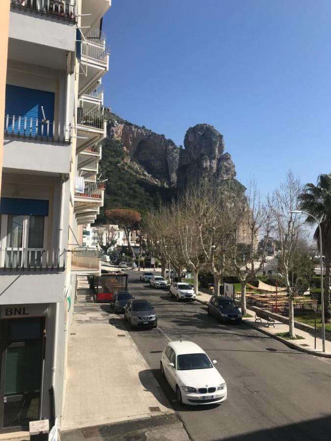 B E B Riviera Di Levante Terracina Bagian luar foto