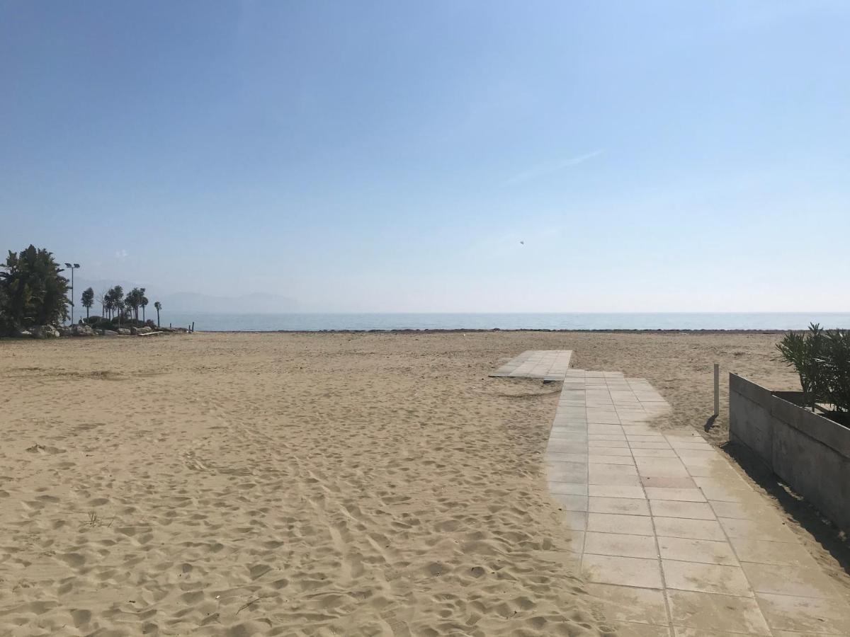 B E B Riviera Di Levante Terracina Bagian luar foto