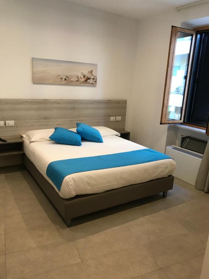 B E B Riviera Di Levante Terracina Bagian luar foto