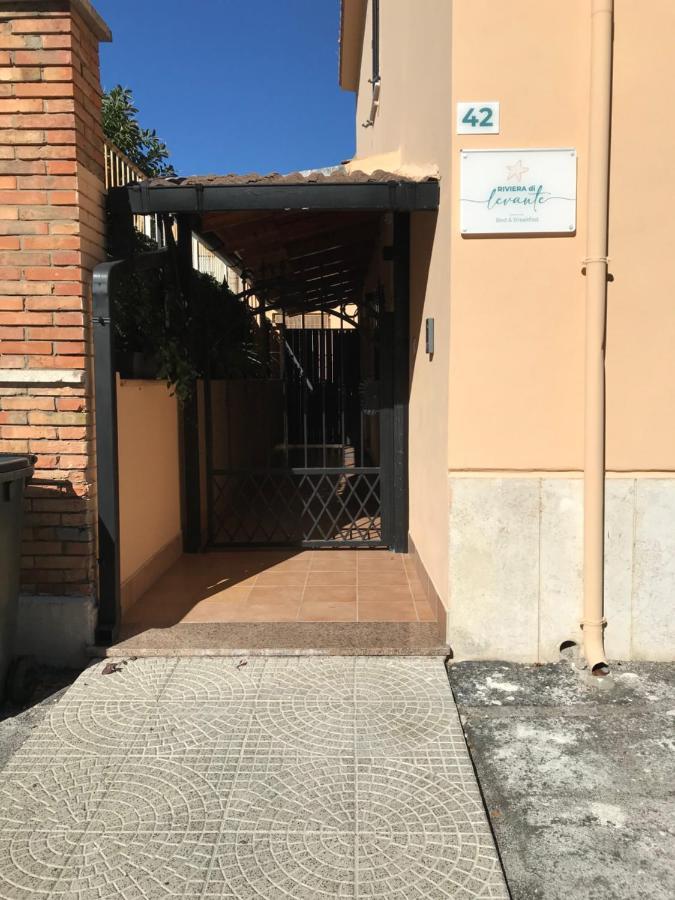 B E B Riviera Di Levante Terracina Bagian luar foto