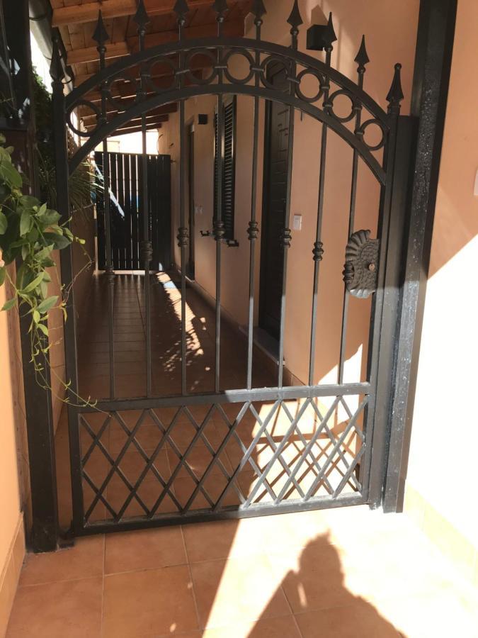 B E B Riviera Di Levante Terracina Bagian luar foto